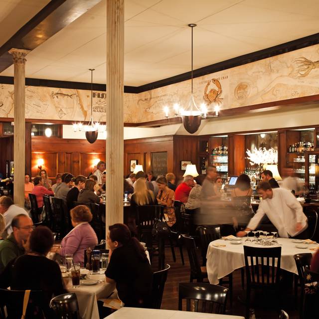 Hank S Seafood Restaurant Charleston Sc Opentable Hank S Seafood Restaurant Charleston Sc