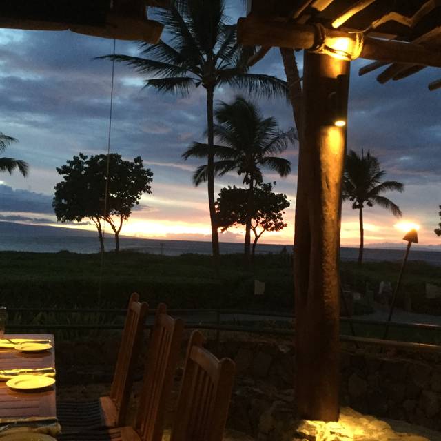 duke's beach house maui