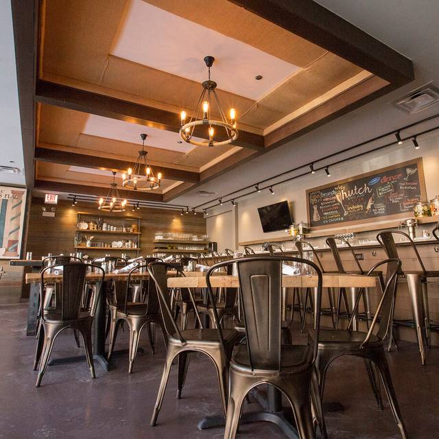 Hutch American Kitchen + Bar Andersonville Restaurant Chicago, IL