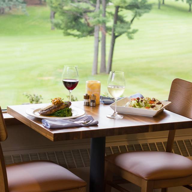 Best Restaurants In Benton Harbor Opentable Se4sons Gastropub