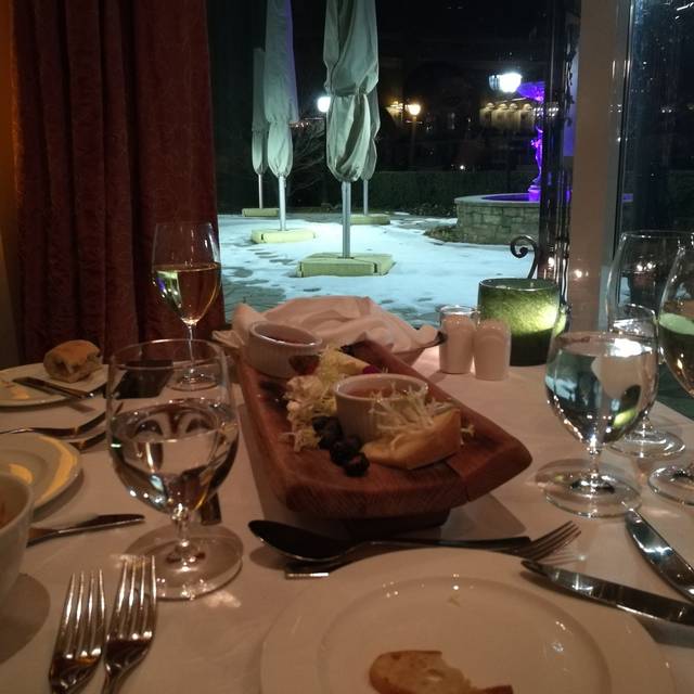 Tiara Restaurant Queen's Landing Hotel NiagaraontheLake, ON