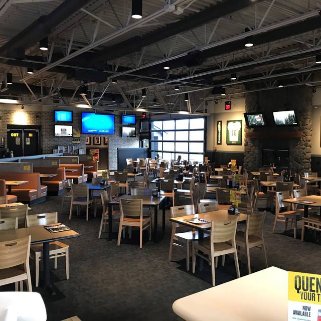 Buffalo Wild Wings Lake Orion Restaurant Mi Opentable Buffalo Wild Wings Lake Orion Mi