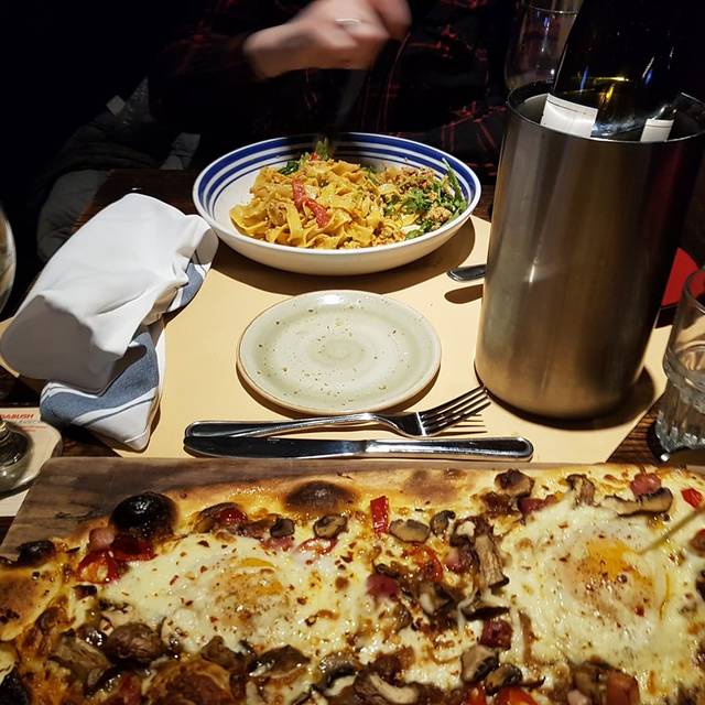 Scaddabush Italian Kitchen & Bar Front St Restaurant Toronto, ON