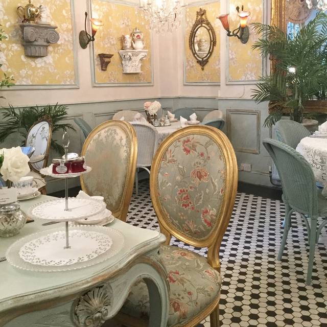 Afternoon tea at mad dogs englishmen restaurant leigh on sea essex