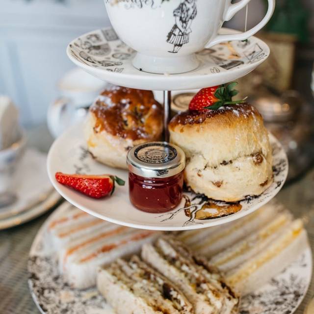 Afternoon tea at mad dogs englishmen restaurant leigh on sea essex