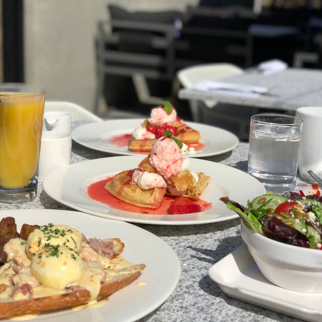 Earls Kitchen + Bar South Commons Edmonton Restaurant Edmonton