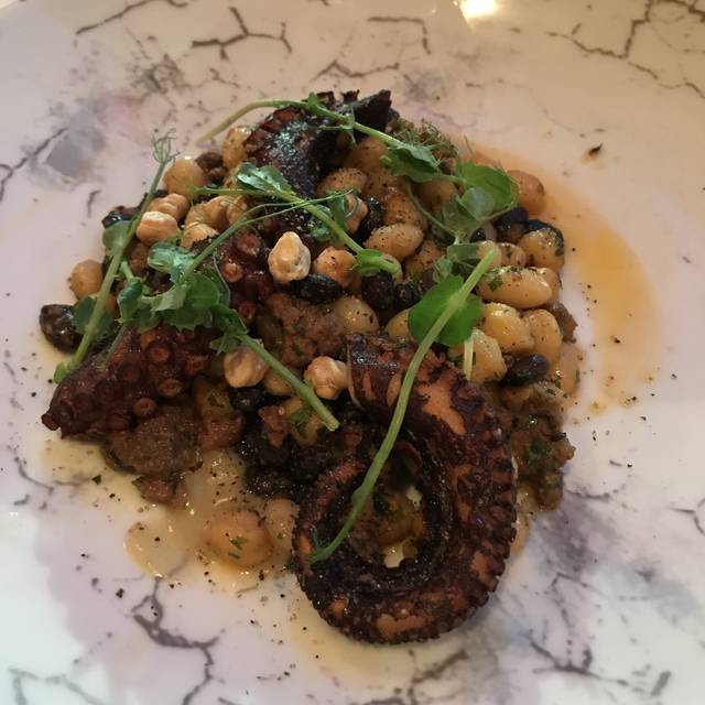 Tiara Restaurant Queen's Landing Hotel NiagaraontheLake, ON