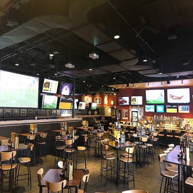 Buffalo Wild Wings Farmington Hills Restaurant Farmington Hills, MI