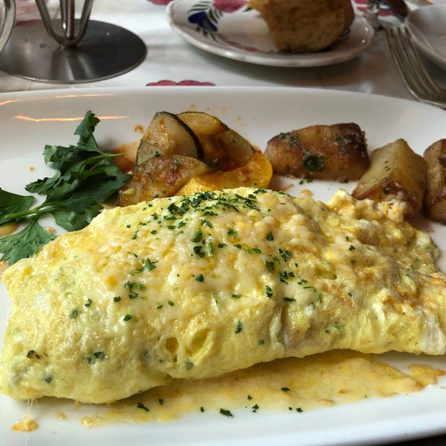 Jacques' Brasserie at L'Auberge Chez Francois Restaurant Great Falls