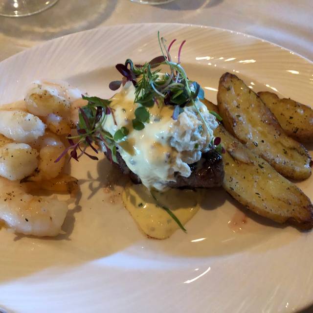 Eddie Merlot's Prime Aged Beef & Seafood Cincinnati Restaurant