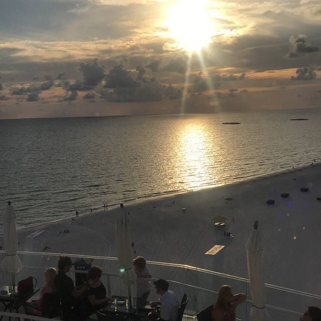 Spinners Rooftop Revolving Bistro & Lounge Grand Plaza HotelSt Pete