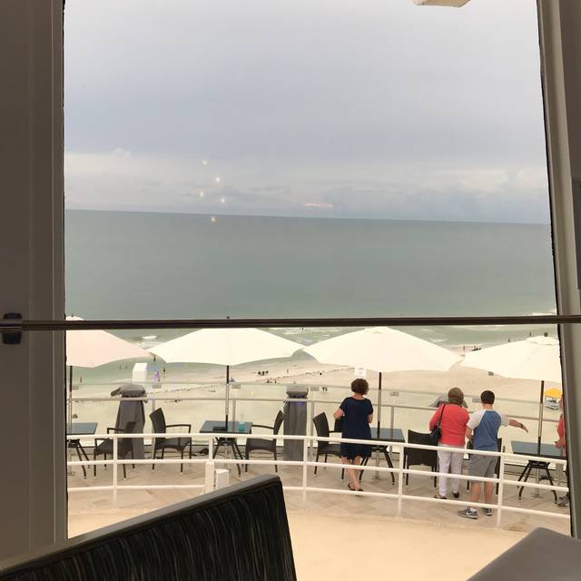 Spinners Rooftop Revolving Bistro & Lounge Grand Plaza HotelSt Pete