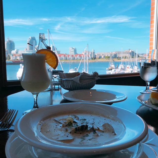 Blue Crab Seafood House Coast Victoria Hotel & Marina by APA