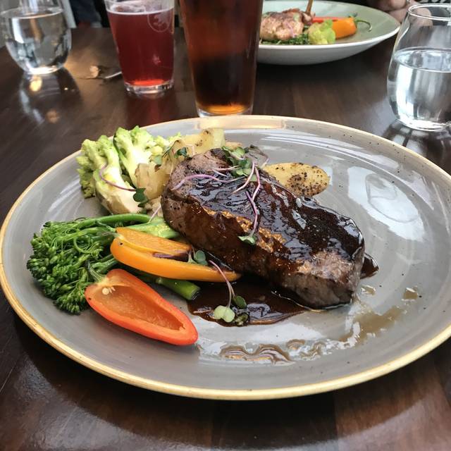 Range Lounge & Grill at Predator Ridge Resort Restaurant Vernon, BC