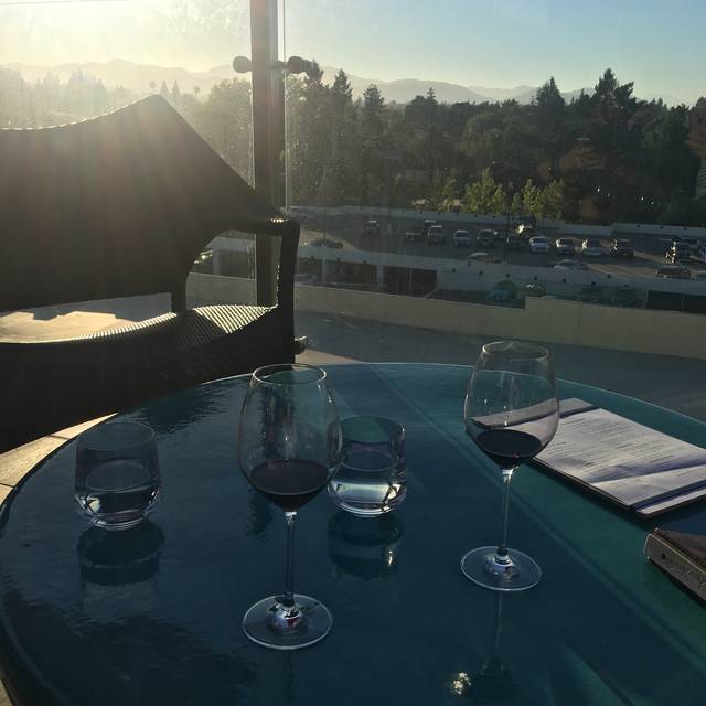 sky-vine-rooftop-bar-restaurant-napa-ca-opentable