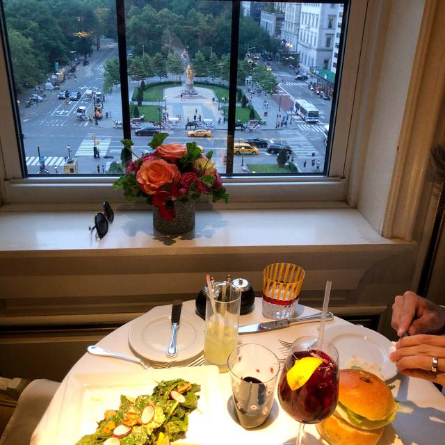 Bg Bergdorf Goodman New York Restaurant Info Reviews Photos