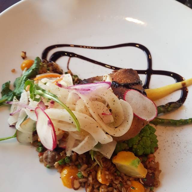 Blue Crab Seafood House Coast Victoria Hotel & Marina by APA