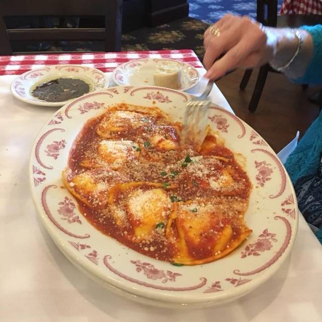 Maggiano S Corbin Park Restaurant Overland Ks Opentable Maggiano S Corbin Park Overland