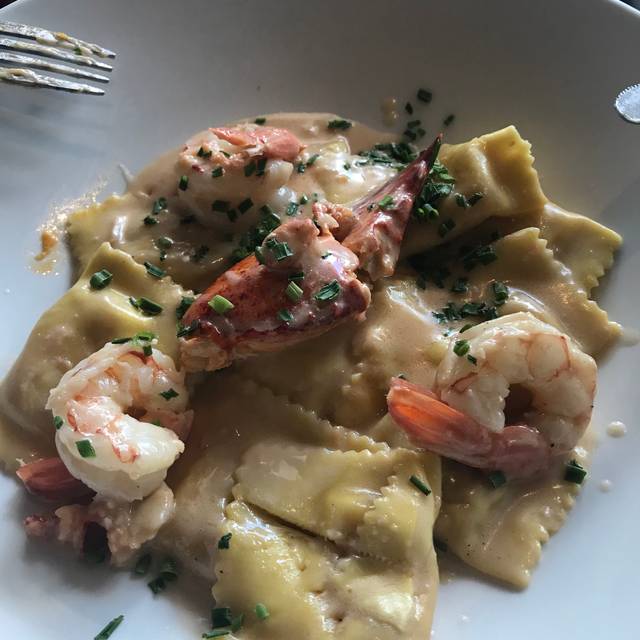 Yard House Miami South Beach Restaurant Fl Opentable Yard House Miami South Beach Fl