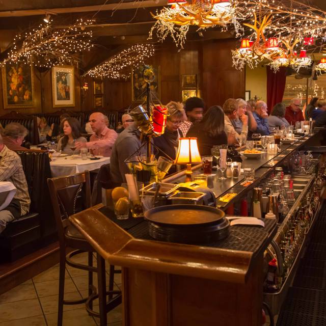 10 Restaurants Near Minnehaha Park Opentable