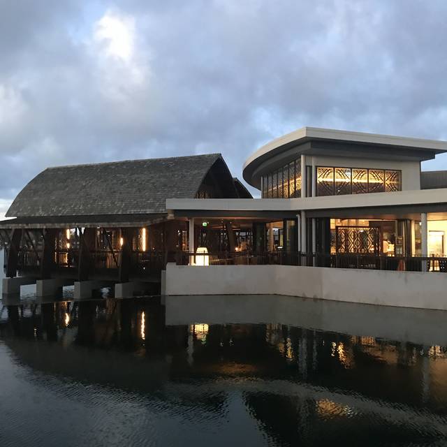Goji Kitchen Bar Fiji Marriott Resort Momi Bay Restaurant