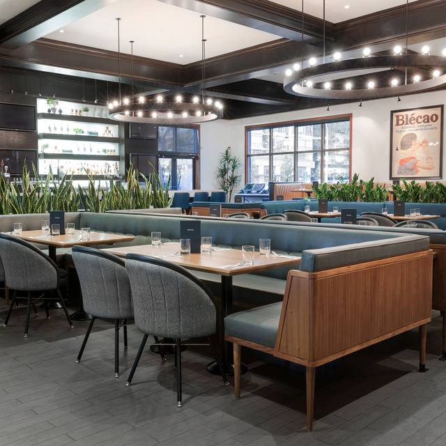 Earls Kitchen + Bar Port Coquitlam Restaurant Port Coquitlam, BC