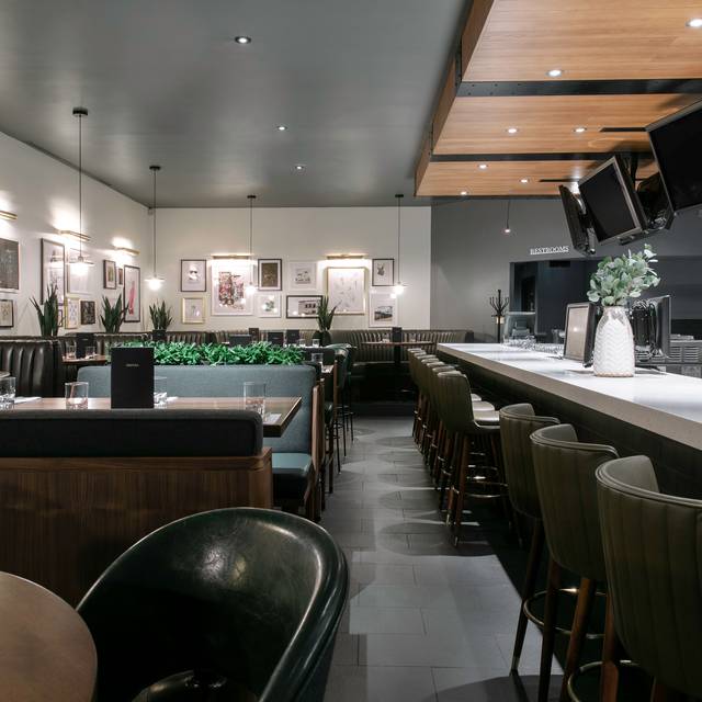 Earls Kitchen + Bar Albert St Regina Restaurant Regina, SK