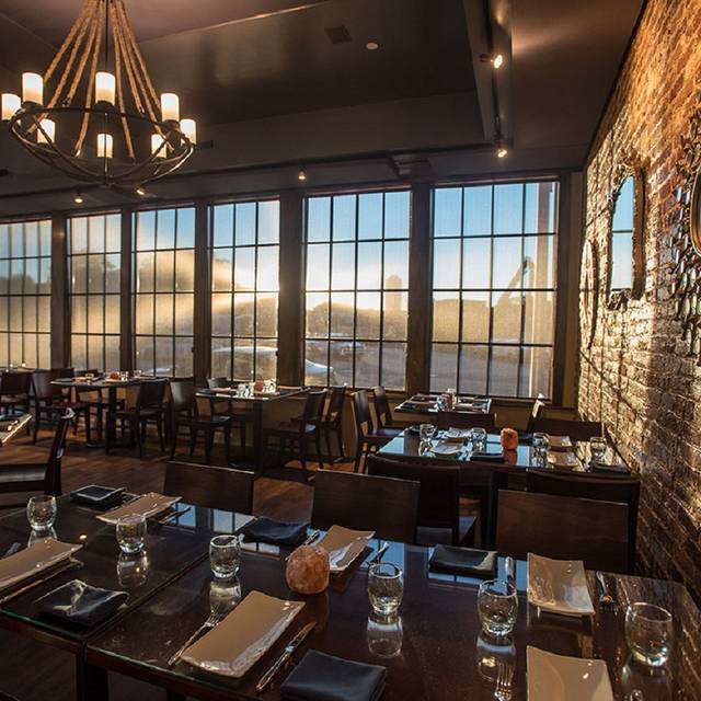 17 Restaurants Near Dcu Center Arena Convention Opentable