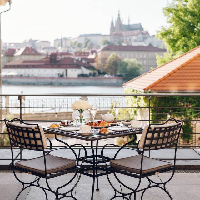 Pure Veg Vegetarian Restaurants Outdoor Seating CottoCrudo