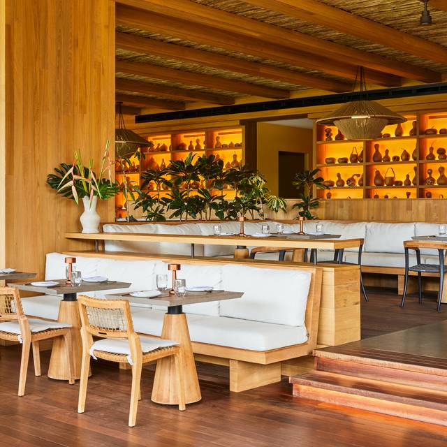 Tripadvisor Bahama Breeze Outdoor Dining Bahamian Breeze In Ocean