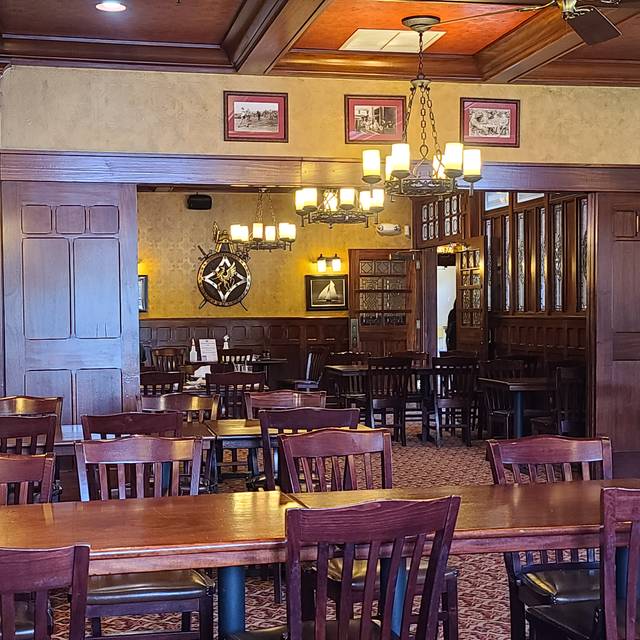 McGlynns Pub & Restaurant Dover, Dover. Restaurant Info