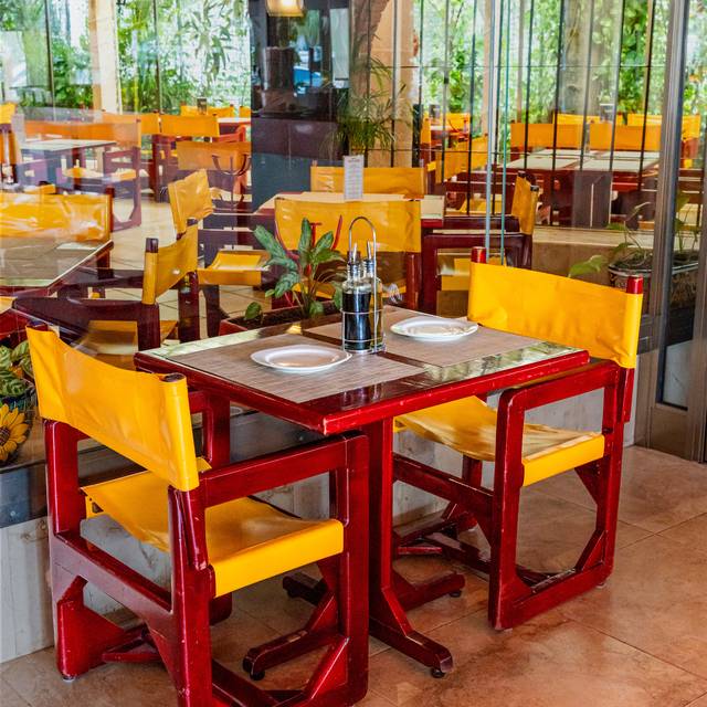 Rolandi's Restaurant Bar & Pizzeria - Cancún, ROO | OpenTable