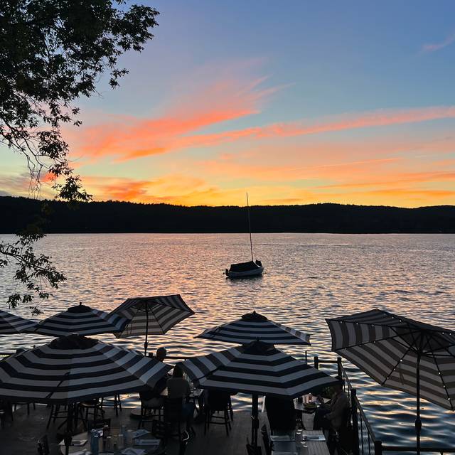 The Lake House Pub & Grille on Bomoseen Restaurant - Castleton, VT ...