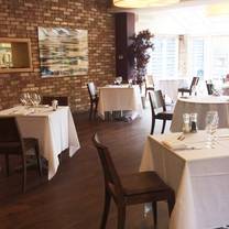 Une photo du restaurant Lakeside Restaurant at Great Hallingbury Manor Hotel