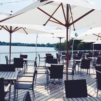 Una foto del restaurante Fishbone By The Lake