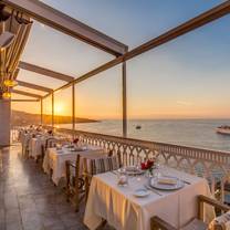 Une photo du restaurant Vesuvio Panoramic Restaurant @ Hotel Mediterraneo Sorrento