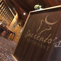 Una foto del restaurante Sorrentos Restaurant