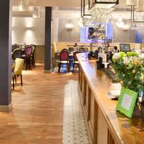 foto van slug & lettuce - harborne restaurant