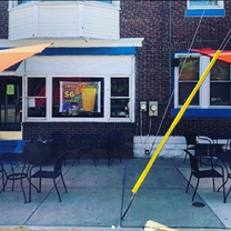 Una foto del restaurante Guppy's Good Times