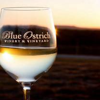 Une photo du restaurant Blue Ostrich Winery & Vineyard