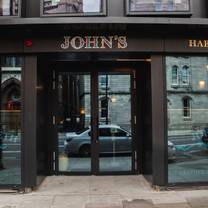 Una foto del restaurante John's Bar & Haberdashery