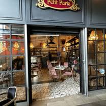 Una foto del restaurante Petit Paris Costa del Este