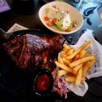 Una foto del restaurante Ocean Lab Brewing Co. - San Patricio