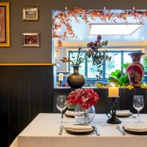 Una foto del restaurante La Petite Bar & Grill Charlton Kings