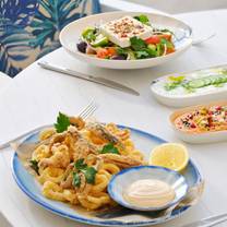 Una foto del restaurante OIA Greek Restaurant and Pool Lounge