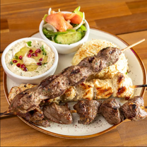 Una foto del restaurante Dvine Mediterranean Experience - Long Beach