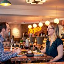 Una foto del restaurante Keepers Kitchen & Bar.
