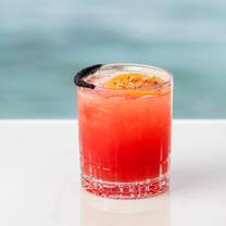 Una foto del restaurante Splashes at Surf & Sand Resort