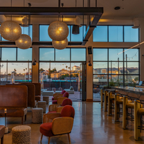 Una foto del restaurante High 5ive Rooftop Bar - Kissel, Uptown Oakland