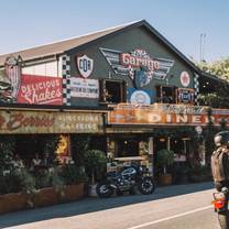 Una foto del restaurante Ricks Garage